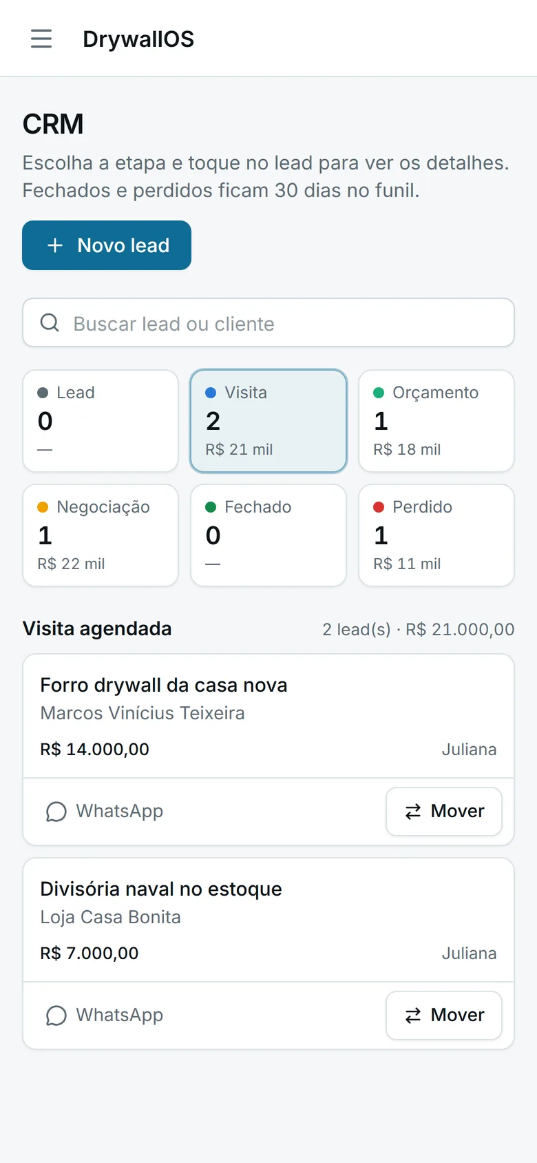 CRM no celular, com as etapas em grade e o botão Mover